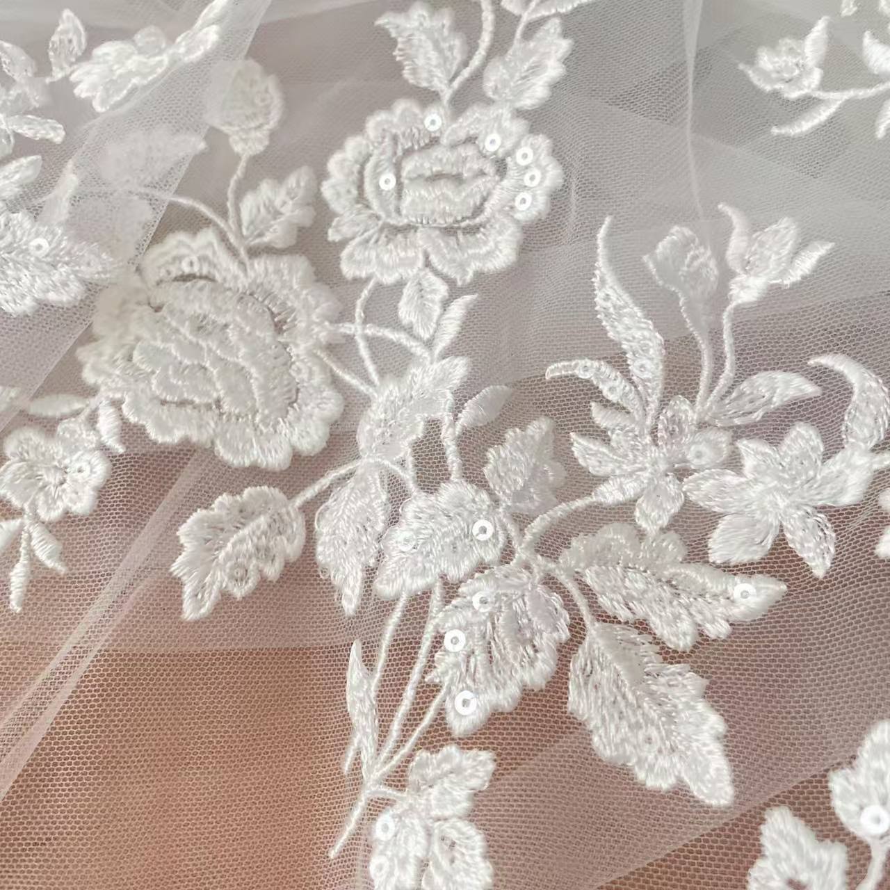 Tissu en dentelle brodée franç - Wedding Dress Supply avis et prix